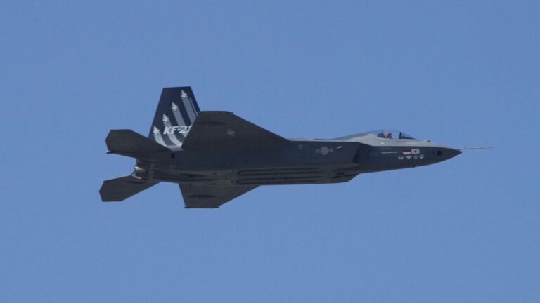 Güney Kore polisi, savaş uçağı programında casusluk şüphesine karşı KAI merkezine baskın düzenledi