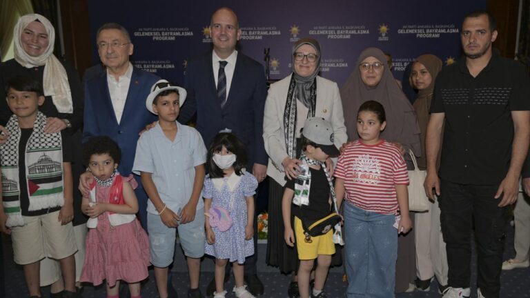 AK Parti Genel Merkezi’nde bayramlaşma programı