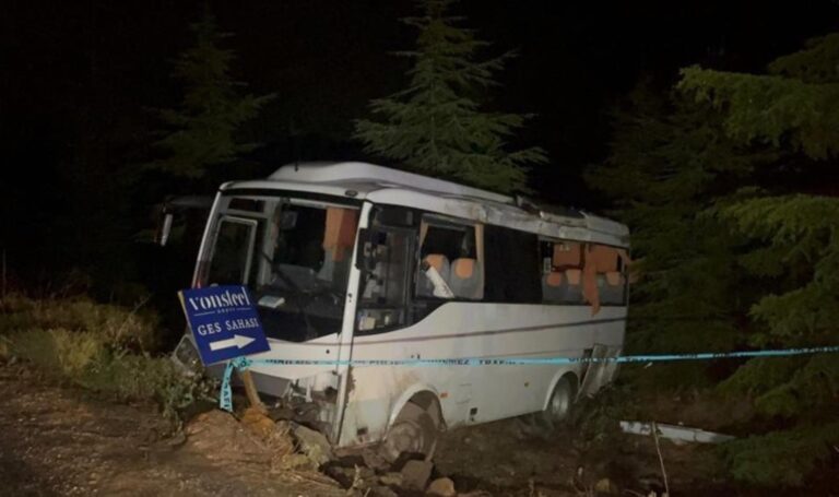 Midibüs şarampole uçtu: 14’ü polis, 15 yaralı! – Son Dakika Türkiye Haberleri