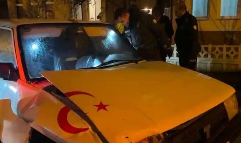 Balıkesir'de “dur” ihtarına uymayıp polis araçlarına çarptı! – Türkiye'den son dakika haberleri