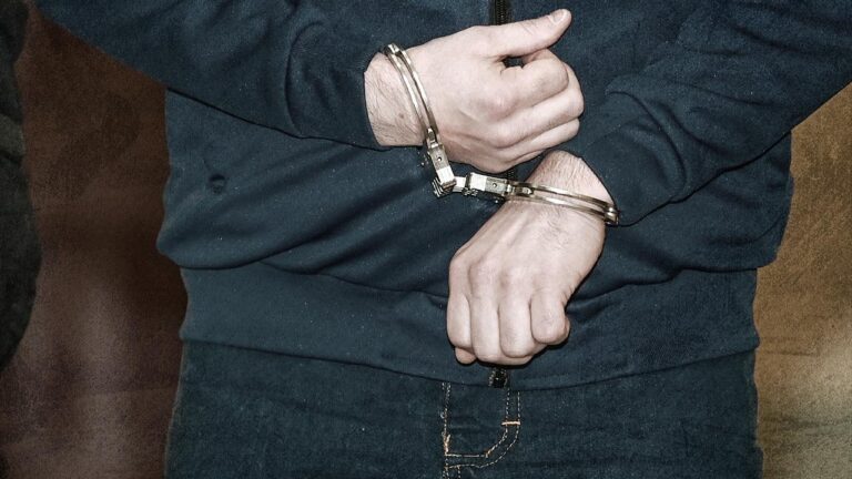 Borsa işlemlerinde usulsüzlük yapan 7 şüpheliye gözaltı kararı