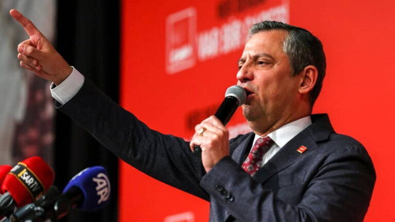 CHP İstanbul’dan Özgür Özel için çağrı: ‘Yol arkadaşlarımızı Genel Başkanımızı karşılamaya davet ediyoruz’ – Son Dakika Siyaset Haberleri