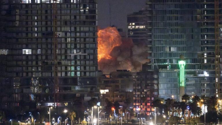 İran: Tel Aviv ve Hayfa’da dün gece 14 stratejik askeri nokta vuruldu