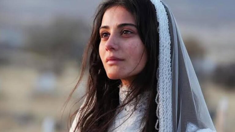 Helin Kandemir ve Dorukhan Toköz aşk yaşıyor! Olay aşk karesi